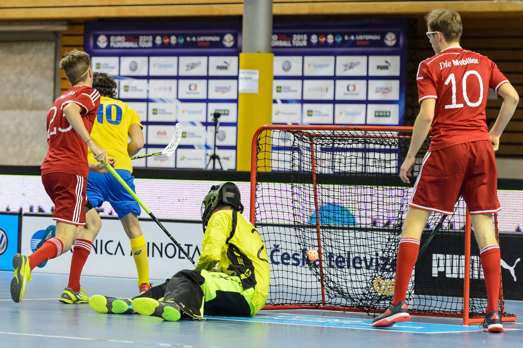 Euro Floorball Tour 2015 -  Switzerland U19 vs Sweden U19 - 7:11