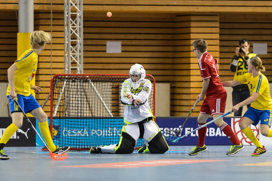 Euro Floorball Tour 2015 -  Switzerland U19 vs Sweden U19 - 7:11